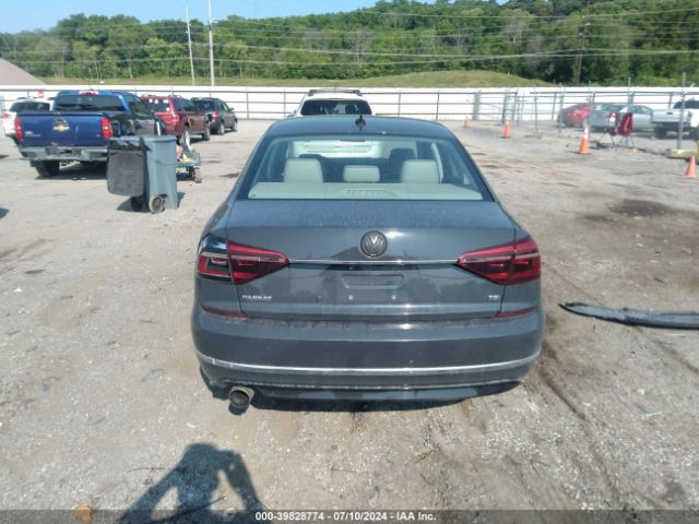 1VWDT7A3XHC068212 Volkswagen Passat 1.8t R-line