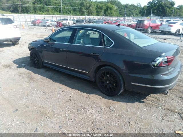 1VWDT7A3XHC068212 Volkswagen Passat 1.8t R-line