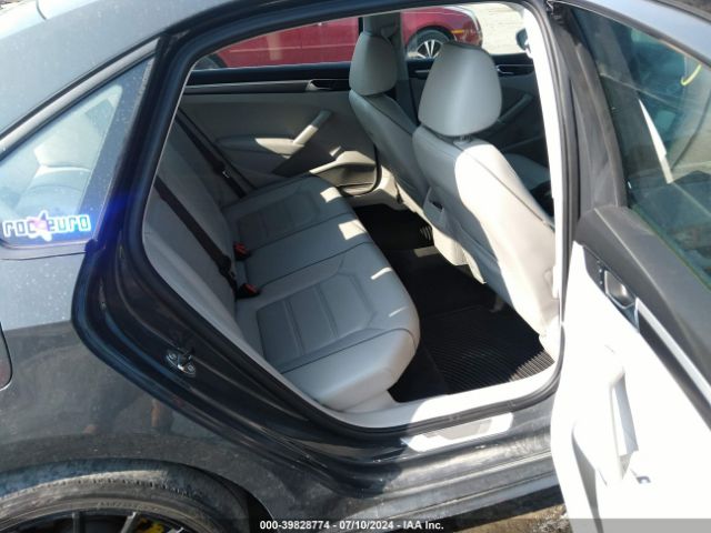 1VWDT7A3XHC068212 Volkswagen Passat 1.8t R-line