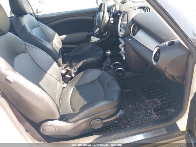 2010 MINI COOPER WMWMF3C57ATZ26434 Photo 4