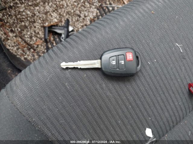 JTMBFREV8JJ731884 Toyota RAV4 LE