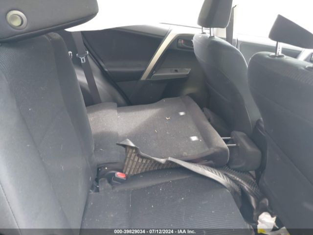 JTMBFREV8JJ731884 Toyota RAV4 LE