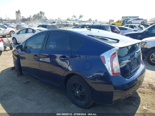 Toyota Prius Three 2014 JTDKN3DU0E0374401 Image 3