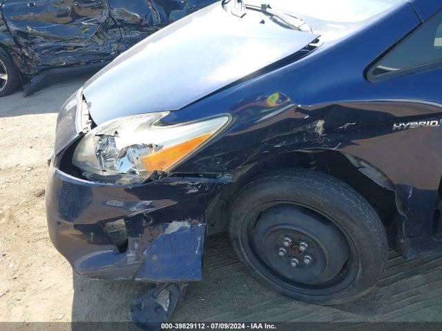Toyota Prius Three 2014 JTDKN3DU0E0374401 Image 6