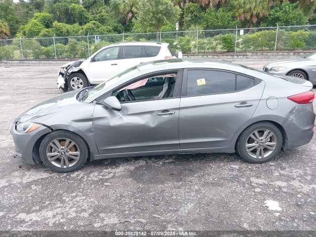Hyundai Elantra Value Edition 2018 5NPD84LF6JH305637 Image 14