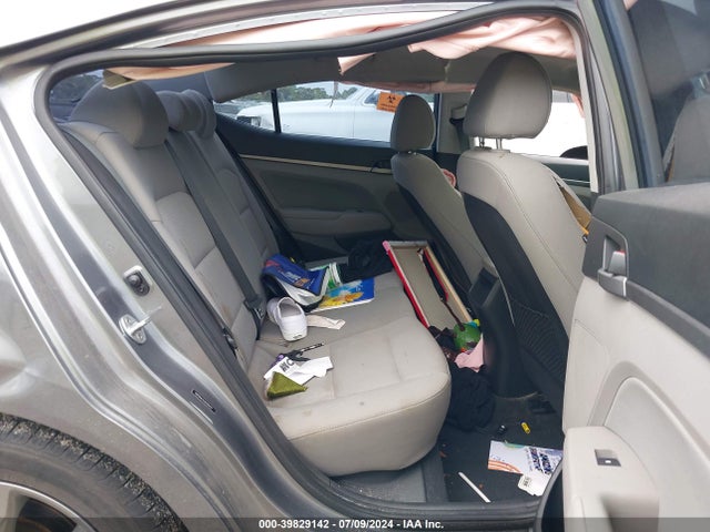 Hyundai Elantra Value Edition 2018 5NPD84LF6JH305637 Image 8
