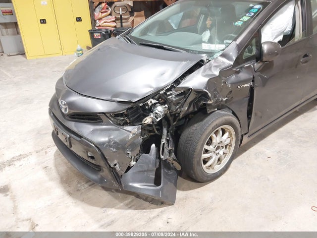 Toyota Prius V Two 2015 JTDZN3EU2FJ029265 Image 6