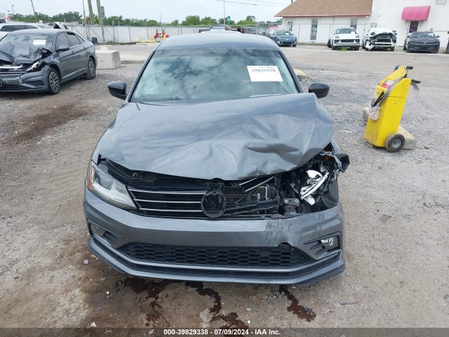 3VWDB7AJ8JM223071 Volkswagen Jetta 1.4t Se/1.4t Wolfsburg Edition