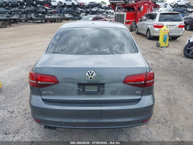 3VWDB7AJ8JM223071 Volkswagen Jetta 1.4t Se/1.4t Wolfsburg Edition