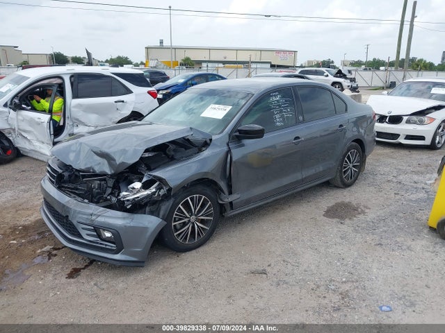 3VWDB7AJ8JM223071 Volkswagen Jetta 1.4t Se/1.4t Wolfsburg Edition