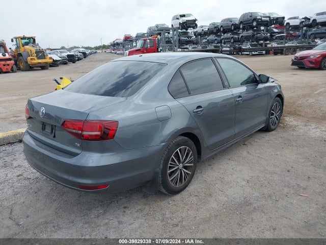 3VWDB7AJ8JM223071 Volkswagen Jetta 1.4t Se/1.4t Wolfsburg Edition