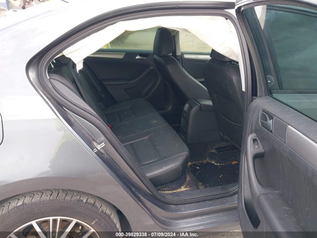3VWDB7AJ8JM223071 Volkswagen Jetta 1.4t Se/1.4t Wolfsburg Edition
