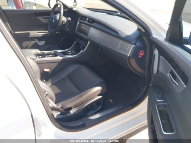 SAJBE4BV1HCY48510 Jaguar Xf 35t Prestige