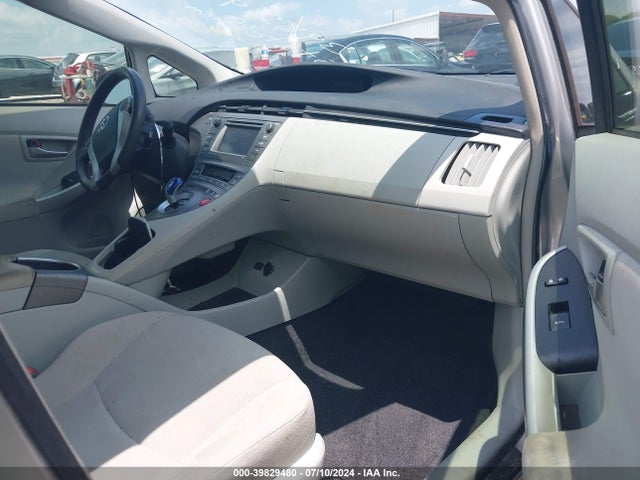 Toyota Prius Three 2014 JTDKN3DU9E0363722 Image 5