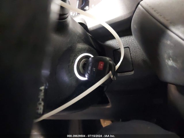 Toyota RAV4 LE 2017 JTMBFREV1HJ143836 Image 11