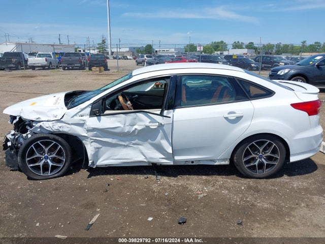Ford FOCUS SE 2015 1FADP3F25FL215247 Image 15