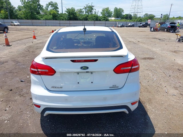 Ford FOCUS SE 2015 1FADP3F25FL215247 Image 17