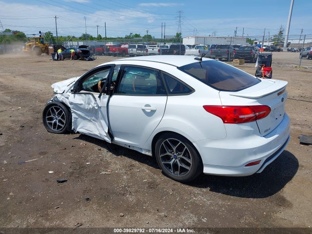 Ford FOCUS SE 2015 1FADP3F25FL215247 Image 3