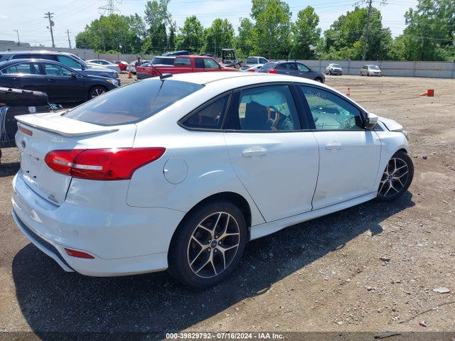 Ford FOCUS SE 2015 1FADP3F25FL215247 Image 4