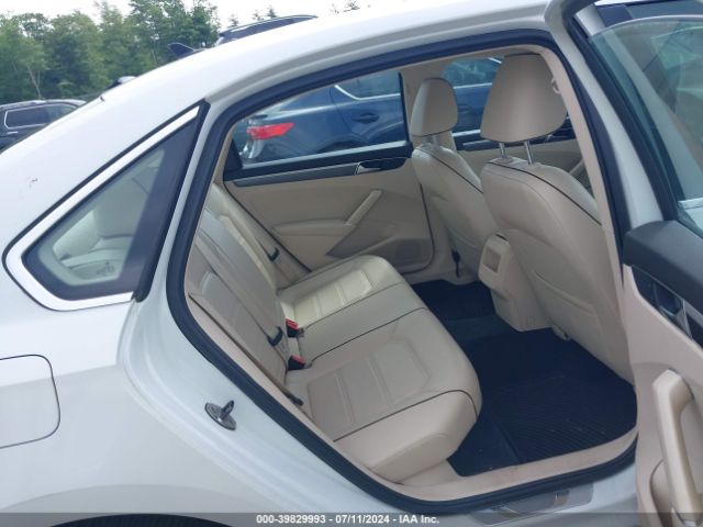 1VWDT7A39HC019762 Volkswagen Passat 1.8t R-line