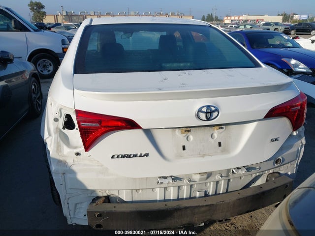 Toyota COROLLA SE 2018 5YFBURHE4JP783395 Image 17