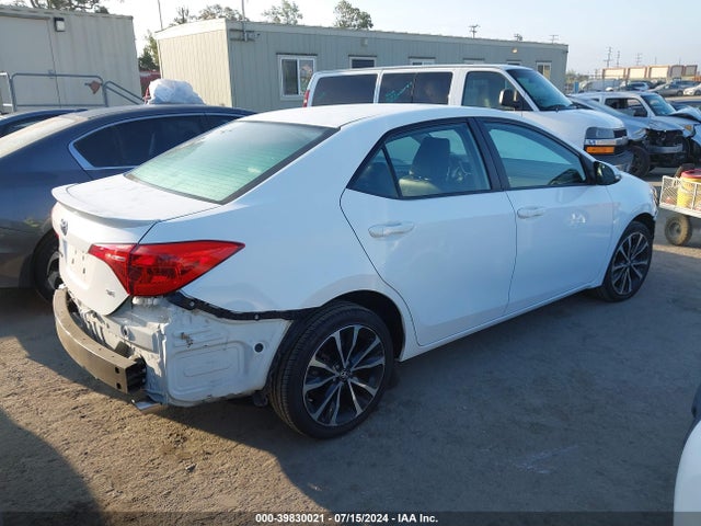Toyota COROLLA SE 2018 5YFBURHE4JP783395 Image 4