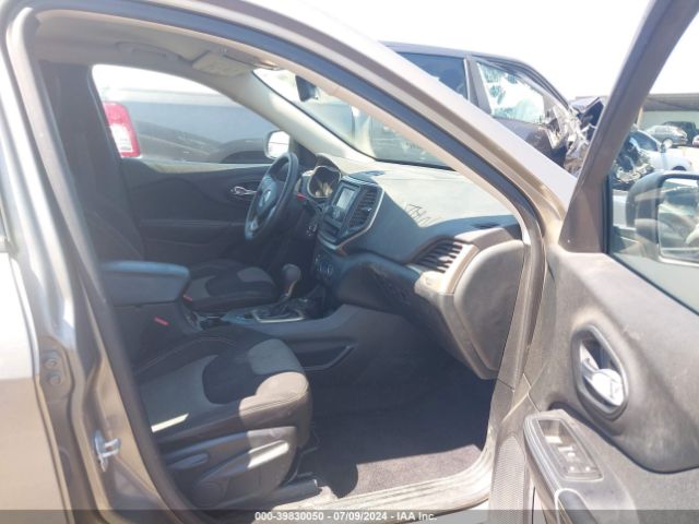 1C4PJMAB6GW282848 Jeep Cherokee Sport