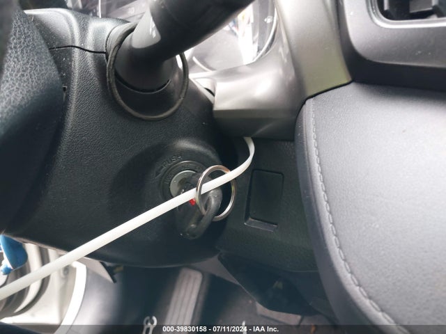 Toyota RAV4 LE 2016 JTMZFREV4GJ085461 Image 11