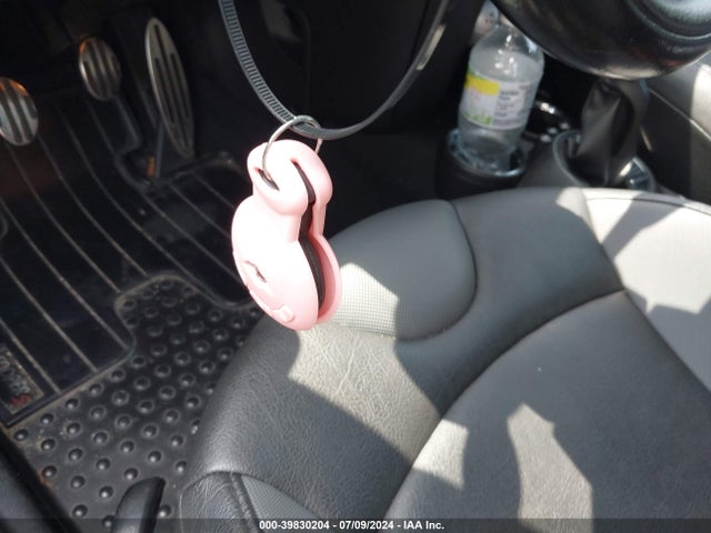 2010 MINI COOPER S WMWMS3C54ATY51803 Photo 10