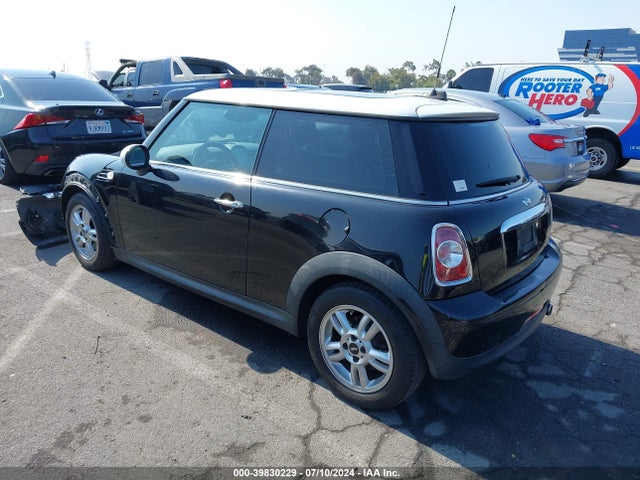 2013 MINI HARDTOP WMWSU3C56DT547491 Photo 2