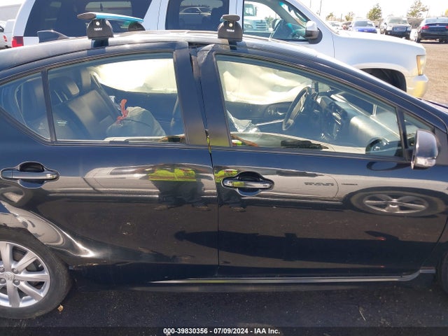 Toyota Prius C Four 2017 JTDKDTB39H1592669 Image 13