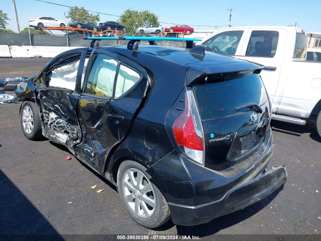 Toyota Prius C Four 2017 JTDKDTB39H1592669 Image 3