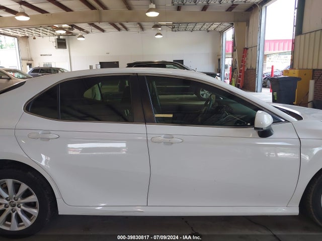 Toyota CAMRY LE 2018 JTNB11HK5J3016112 Image 14