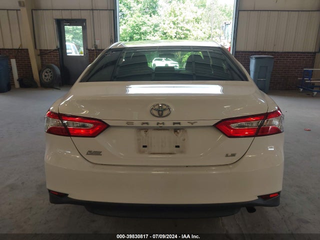 Toyota CAMRY LE 2018 JTNB11HK5J3016112 Image 17