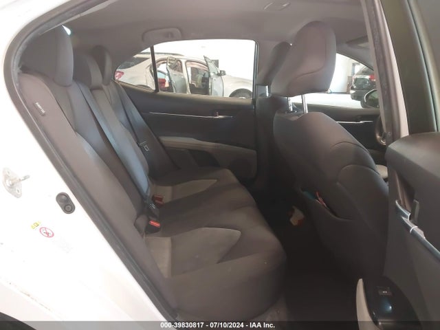 Toyota CAMRY LE 2018 JTNB11HK5J3016112 Image 8