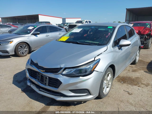 Chevrolet Cruze Lt Auto 2018 3G1BE6SM3JS637304 Image 2