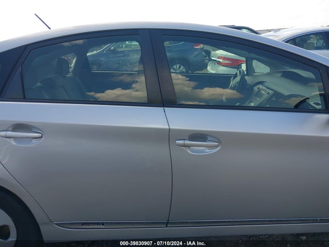 Toyota Prius Three 2014 JTDKN3DU6E1788860 Image 13