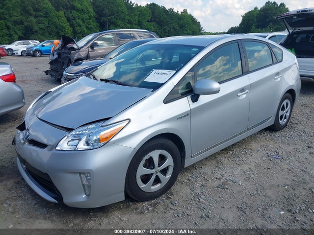 Toyota Prius Three 2014 JTDKN3DU6E1788860 Image 2