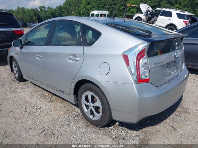 Toyota Prius Three 2014 JTDKN3DU6E1788860 Image 3