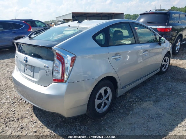 Toyota Prius Three 2014 JTDKN3DU6E1788860 Image 4