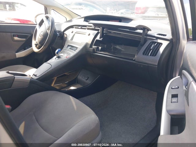Toyota Prius Three 2014 JTDKN3DU6E1788860 Image 5