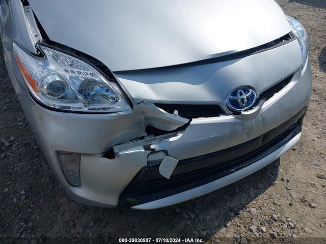 Toyota Prius Three 2014 JTDKN3DU6E1788860 Image 6