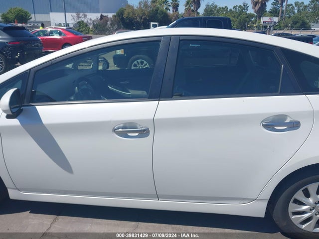 Toyota PRIUS PLUG-IN 2014 JTDKN3DPXE3055483 Image 14