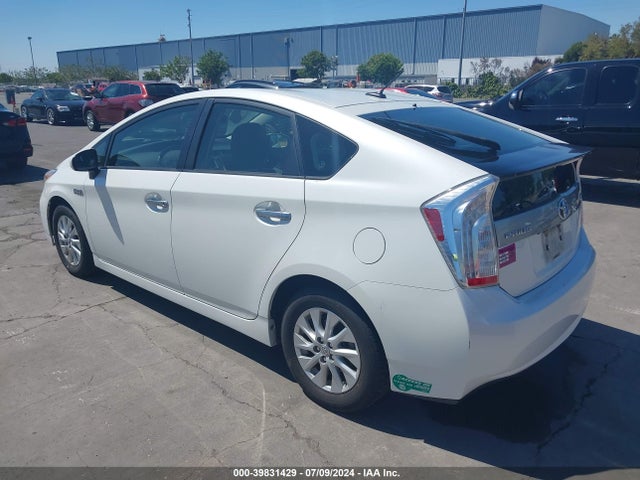 Toyota PRIUS PLUG-IN 2014 JTDKN3DPXE3055483 Image 3