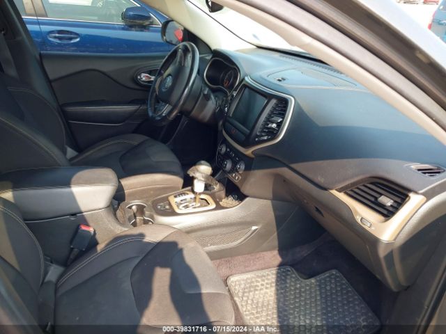 1C4PJMCS6GW235431 Jeep Cherokee Altitude