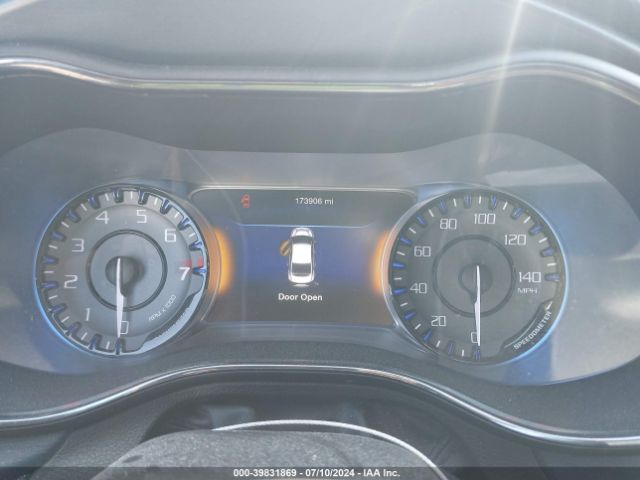 1C3CCCBG4FN531105 Chrysler 200 S
