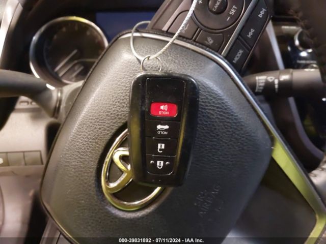 4T1B11HK8JU043850 Toyota CAMRY XLE