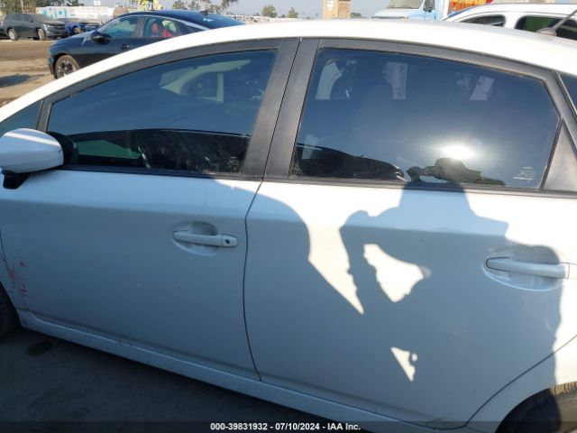 JTDKN3DU3F0426668 Toyota Prius Two