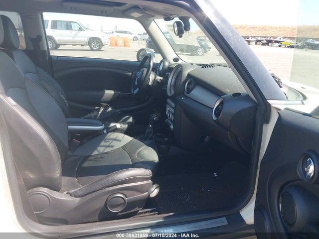 2008 MINI COOPER WMWMF33518TT62886 Photo 4