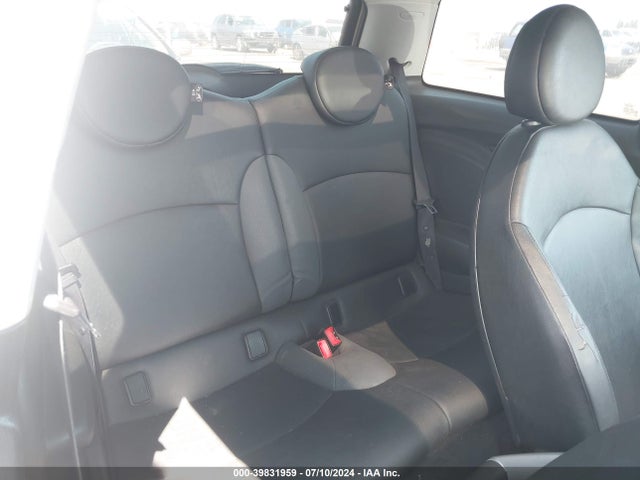 2008 MINI COOPER WMWMF33518TT62886 Photo 7